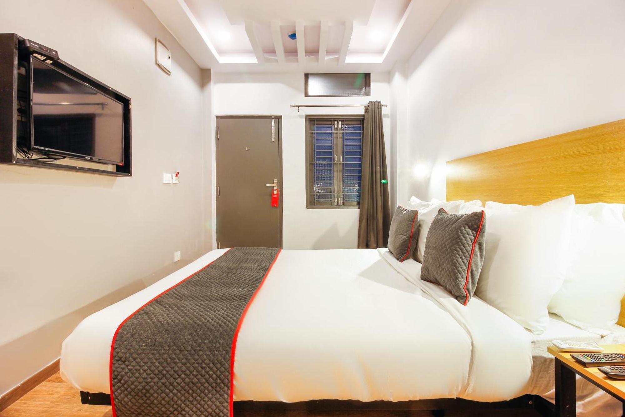 Super Townhouse Rcc Sunrise Hotel Hyderabad Exterior photo