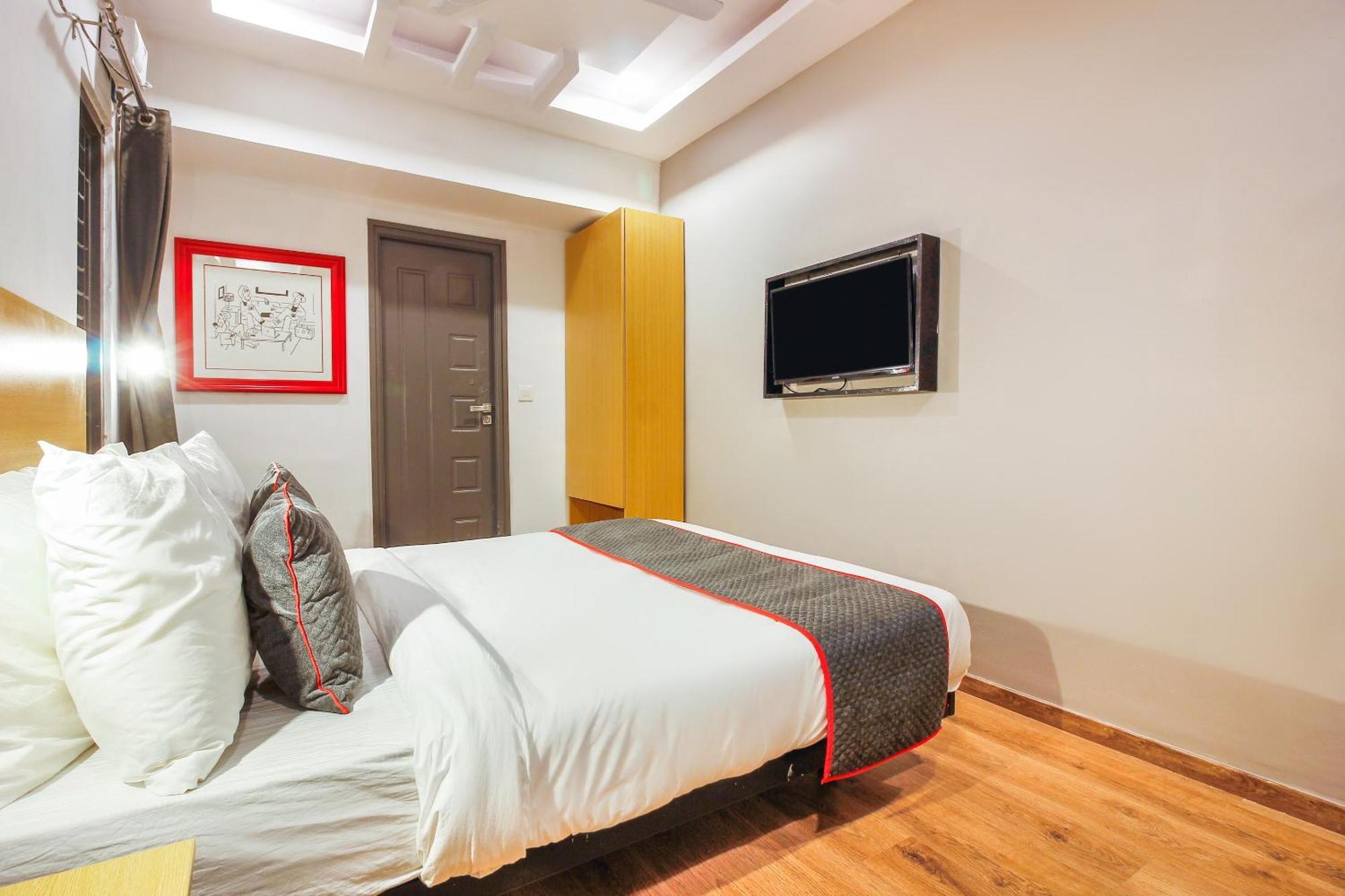 Super Townhouse Rcc Sunrise Hotel Hyderabad Exterior photo