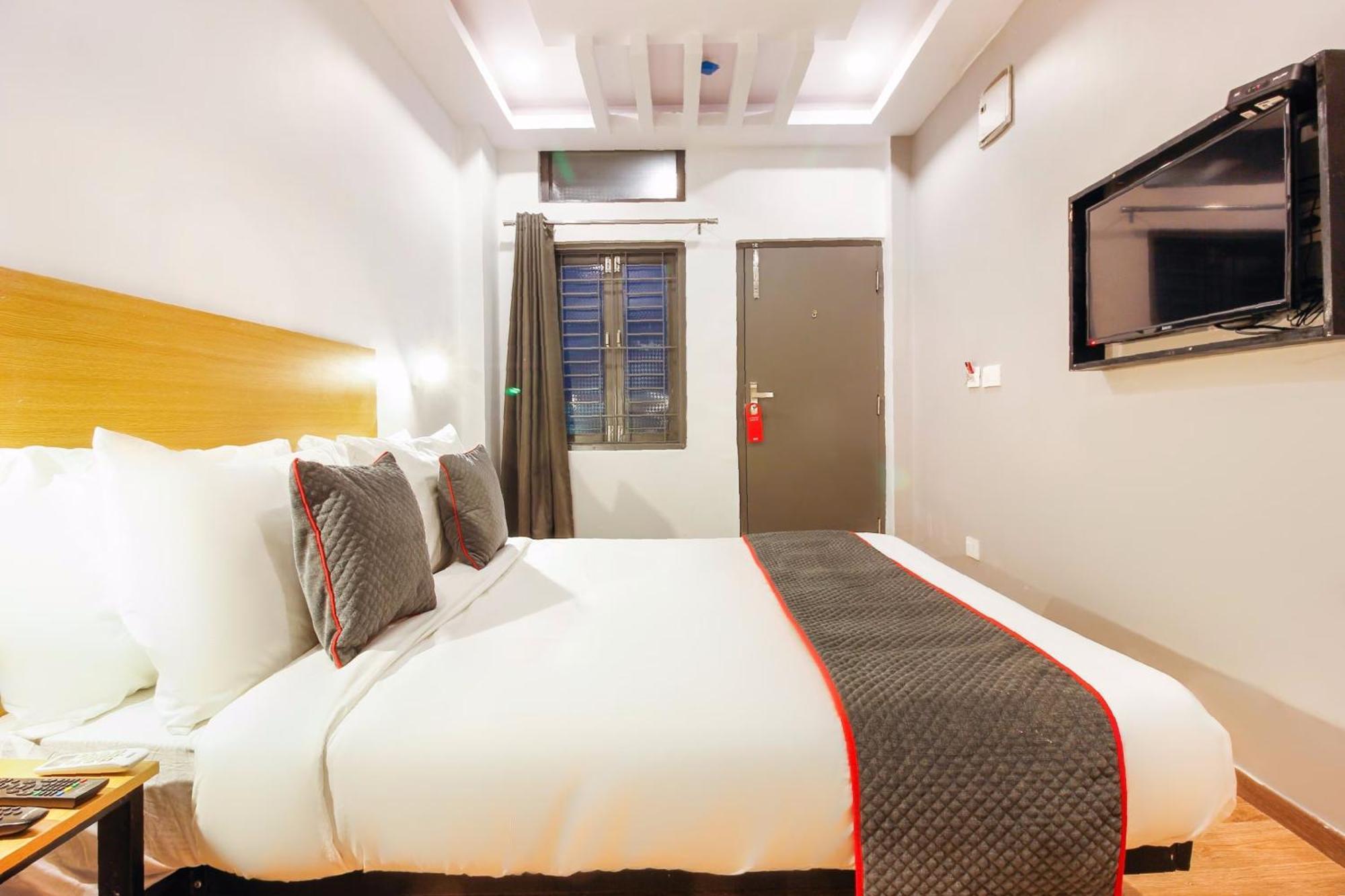 Super Townhouse Rcc Sunrise Hotel Hyderabad Exterior photo